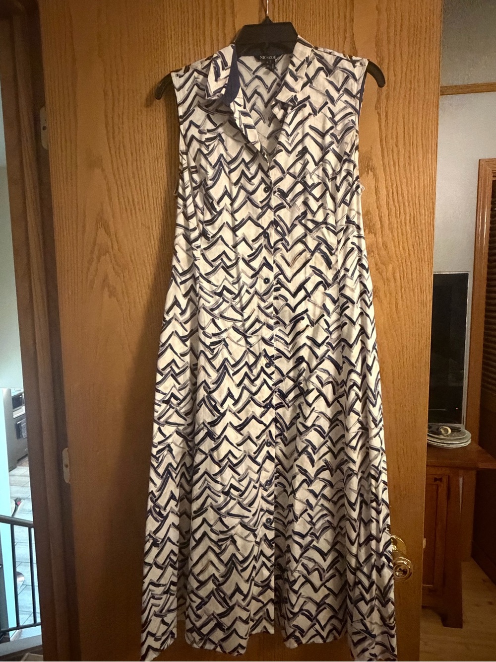 NIC+ZOE White Sleeveless Chevron-Print Shirt Dress with Navy Pattern